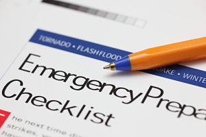 A Emergency Prepare Checklist and a pen 